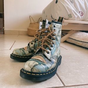 Dr Martens William Blake lace up boots. Size 5 US.